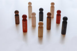 Grote houten multiculturele poppen, set van 10