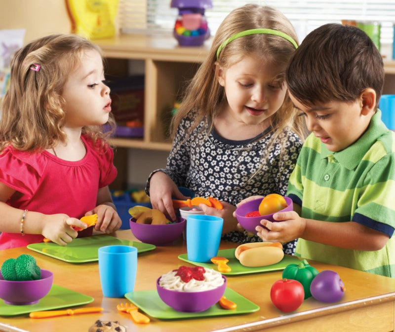 Set of food items, 100 pieces
