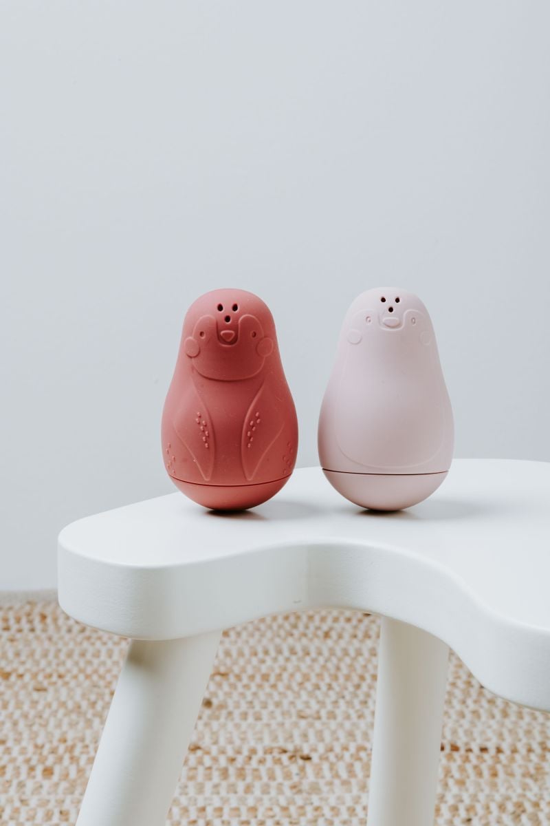 Set of 2 rocking penguins - red/old pink