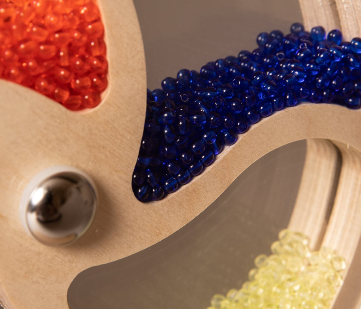 Spinning wheel with beads