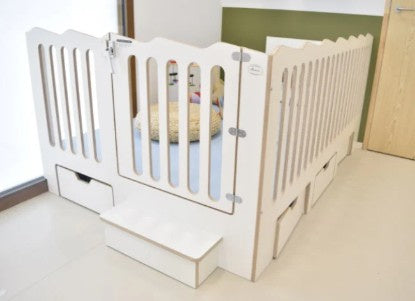# Raised custom-made ground box with a wavy edge