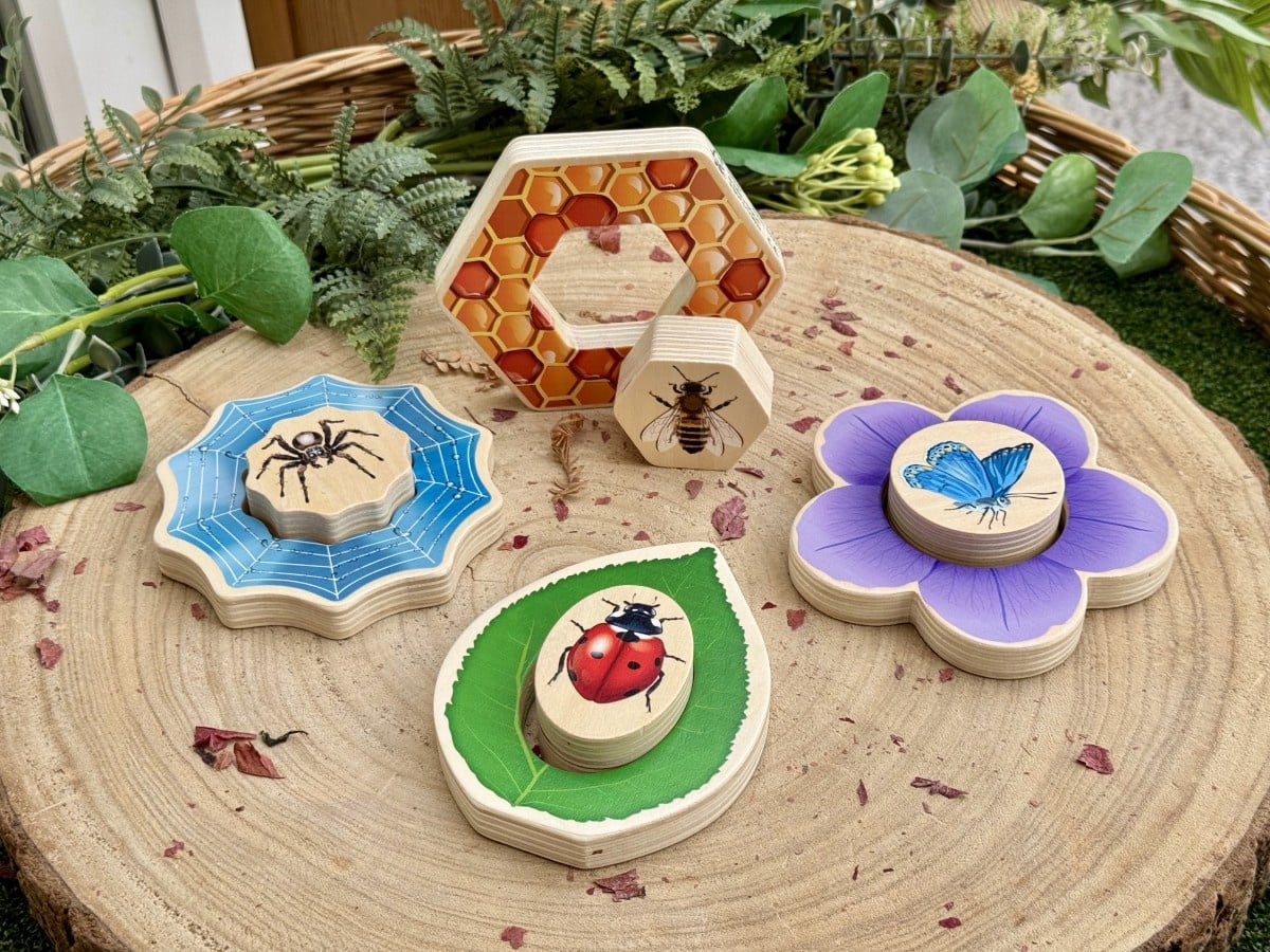 Puzzle: Which insects are hiding in the garden?