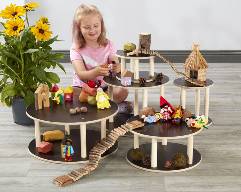 # Open einde trapsgewijze speeltafels rond, 5 stuks
