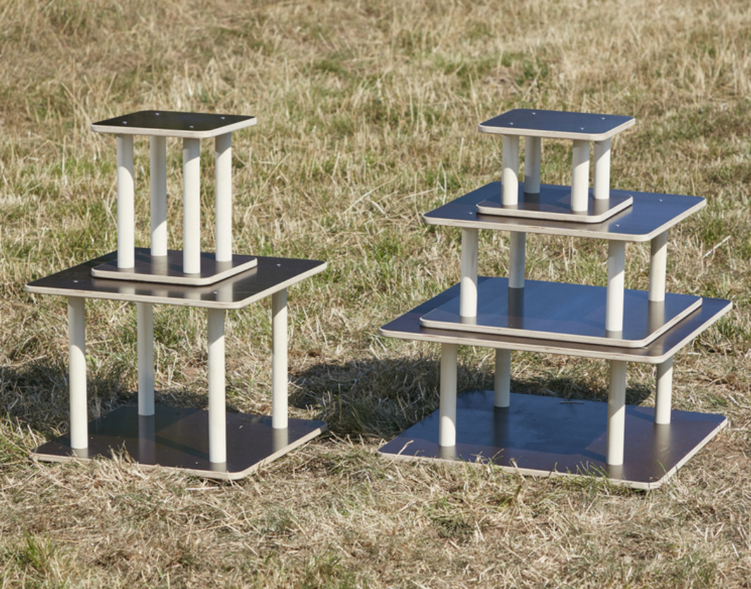 # Open einde trapsgewijze speeltafels vierkant 5 stuks