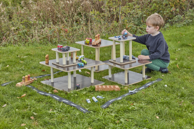 # Open einde trapsgewijze speeltafels vierkant 5 stuks