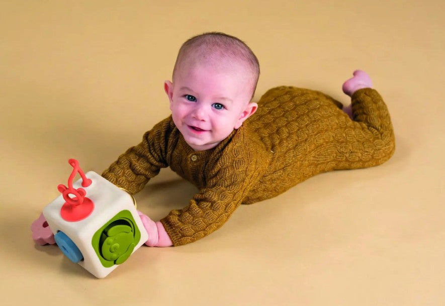 Peek & Play Silicone Cube