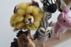 Vilten vingerpopjes, set van 12 stuks Fairtrade