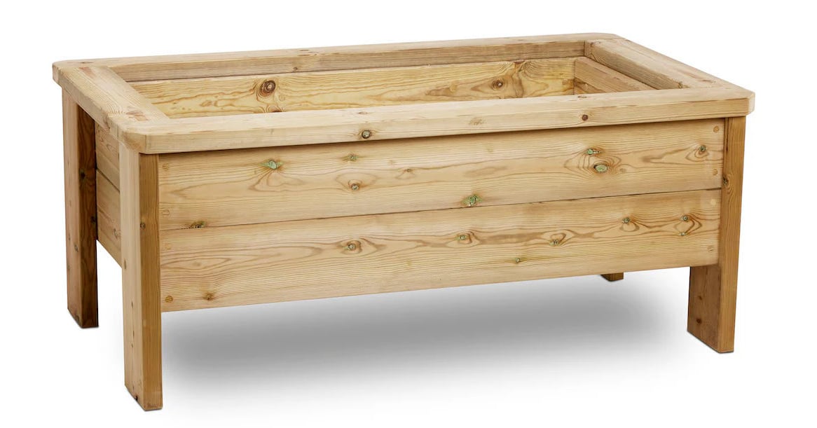 Raised sandpit with lid