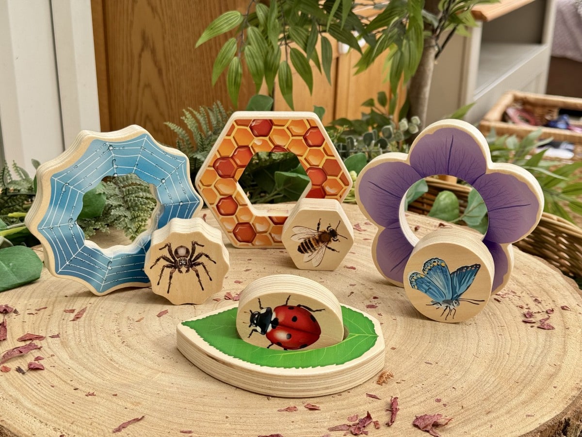 Puzzle: Which insects are hiding in the garden?