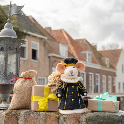 # Vilten Sintermuis met 3 Pietermuizen Fairtrade