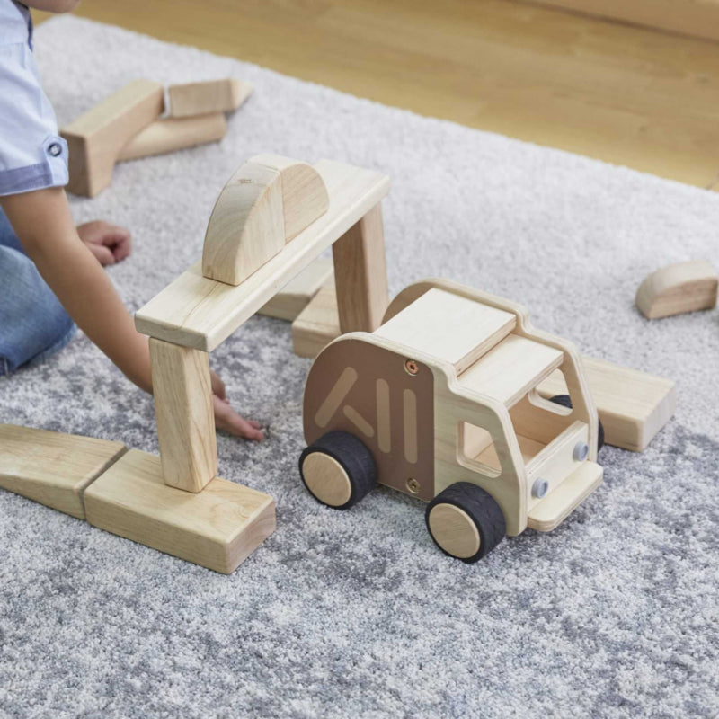 Houten vuilniswagen
