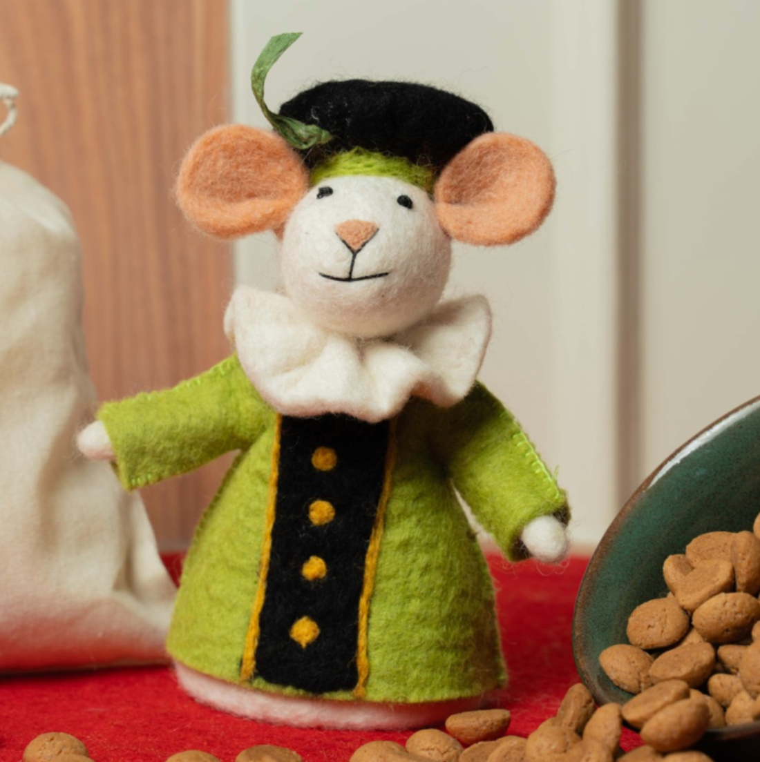 # Vilten Sintermuis met 3 Pietermuizen Fairtrade