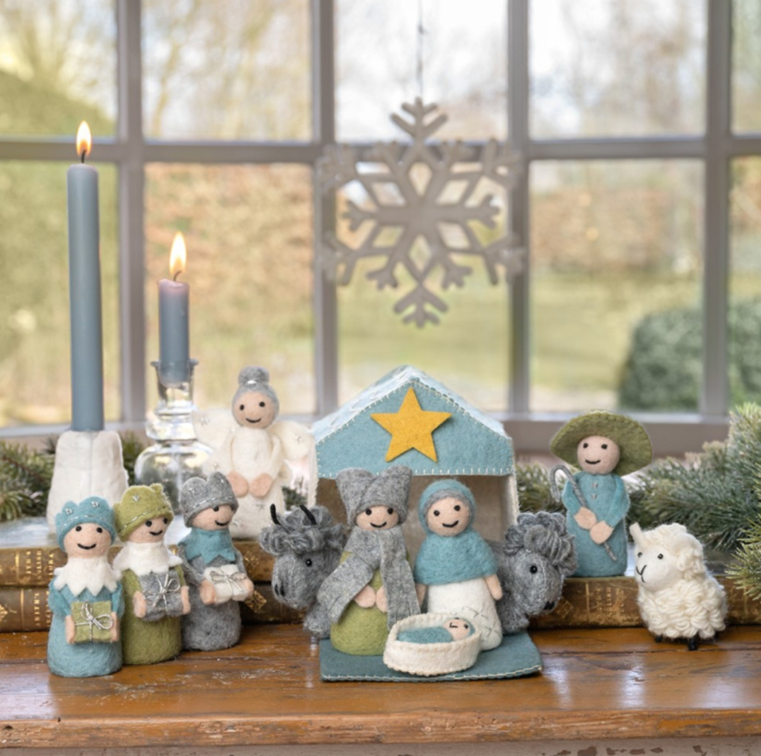 Vilten Kerststal, ijsblauw-wit Fairtrade
