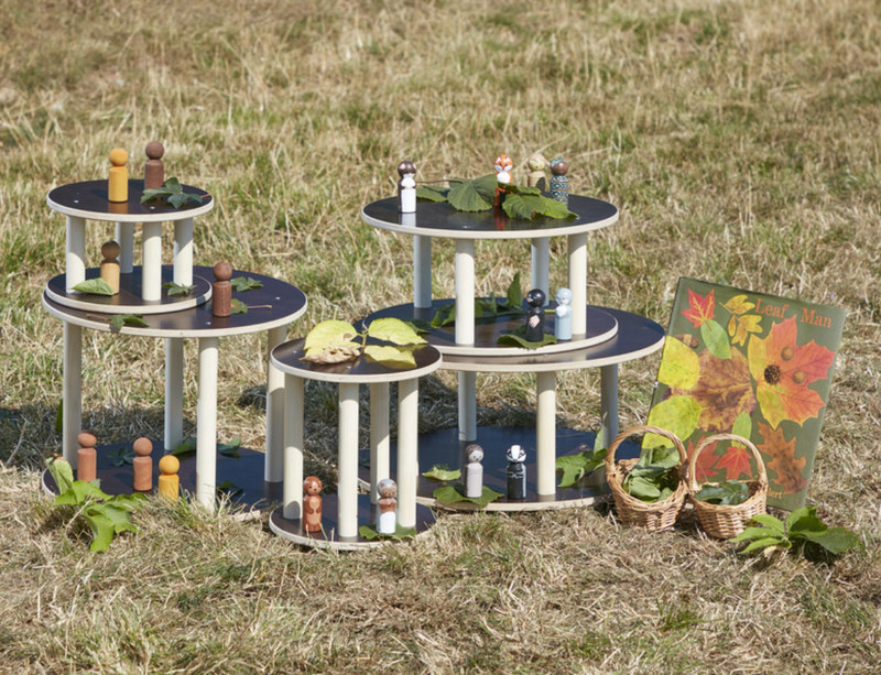 # Open einde trapsgewijze speeltafels rond, 5 stuks