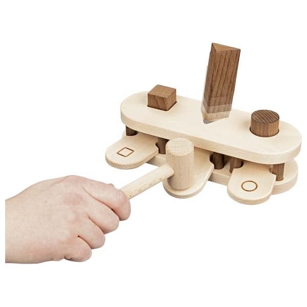 Pounding bench with shapes
