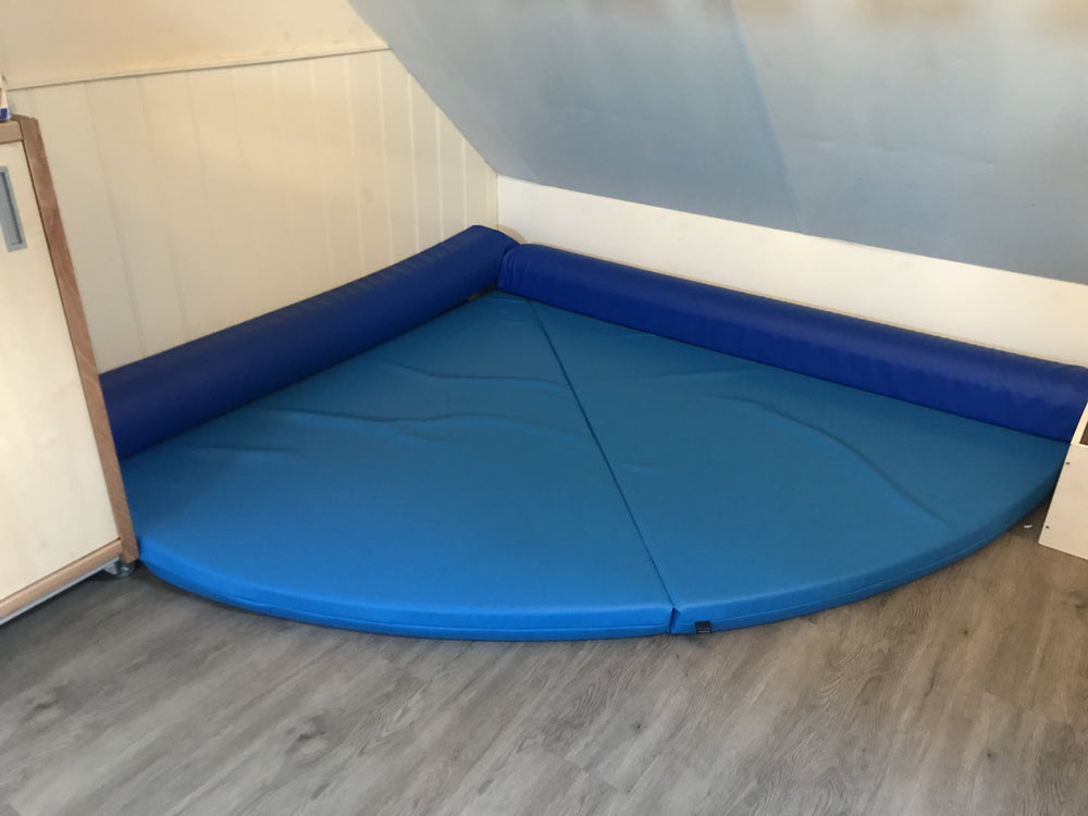 Play and rest area upholstered in faux leather