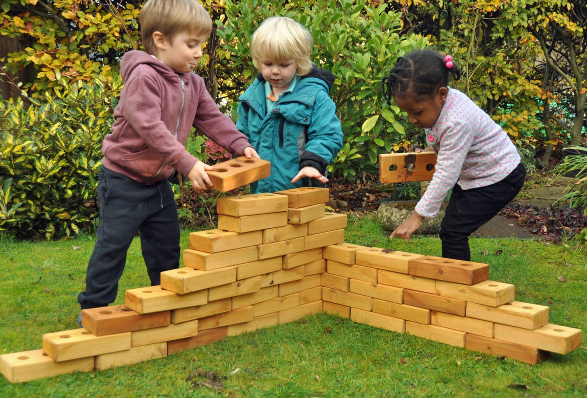 Lightweight softwood bricks, 30 pieces