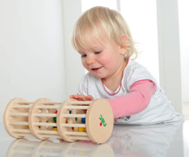 Grote houten rammeltoren