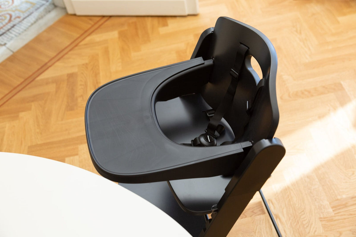 Evosit high chair including tray