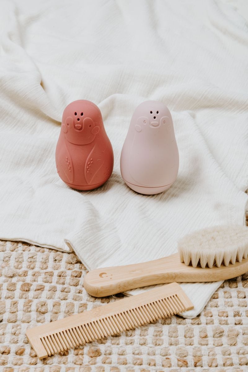 Set of 2 rocking penguins - red/old pink